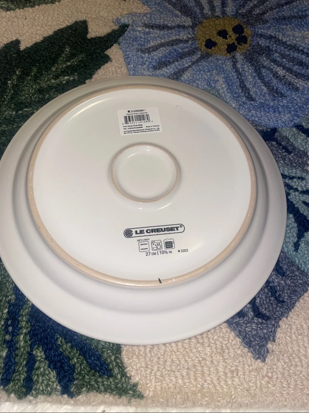 BNWT Le Creuset plain red Glazed Dinner Plate with 3 embossed rim, size 27 cm